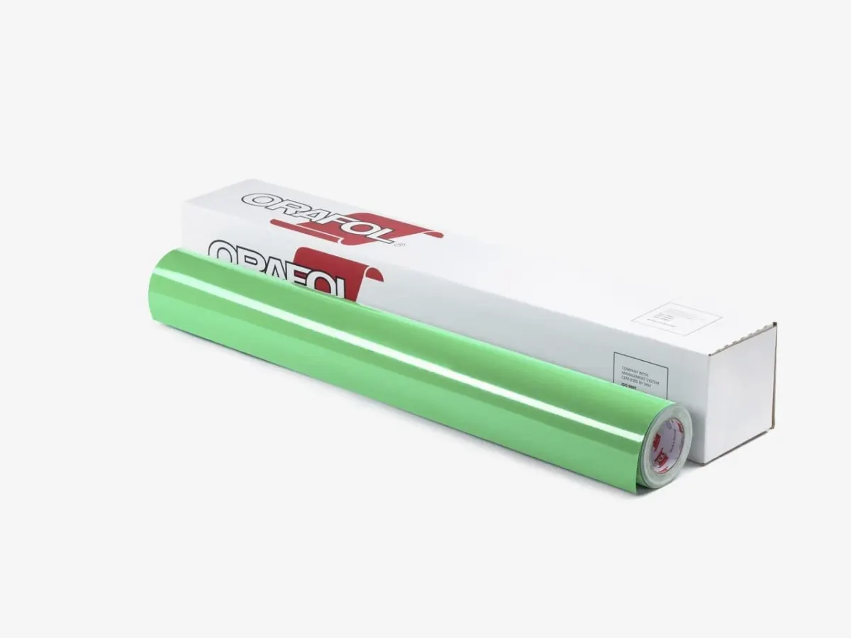 Плёнка ORACAL 8300 (1 × 50 м) 61 зелёная